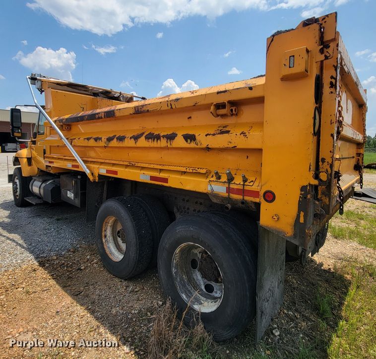 image for item IF9958 2006 International 7400  dump truck