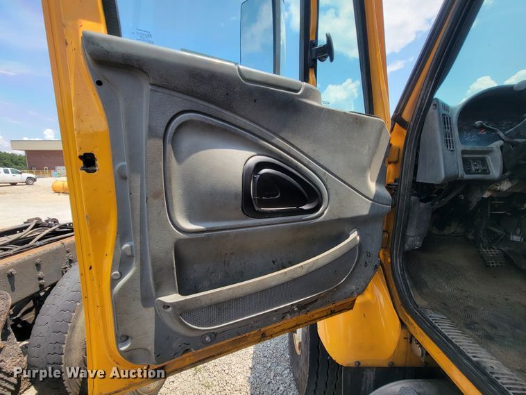 image for item IF9958 2006 International 7400  dump truck