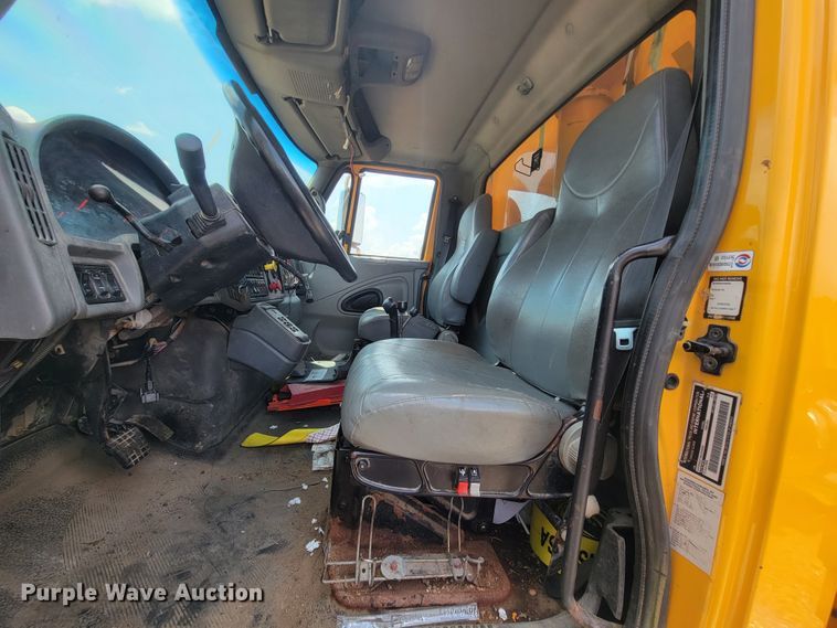 image for item IF9958 2006 International 7400  dump truck