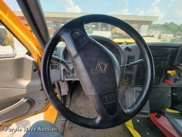 image for item IF9958 2006 International 7400  dump truck