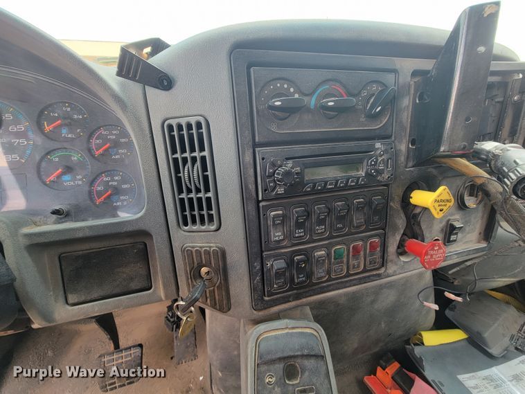 image for item IF9958 2006 International 7400  dump truck