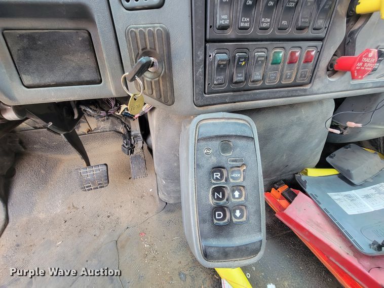 image for item IF9958 2006 International 7400  dump truck