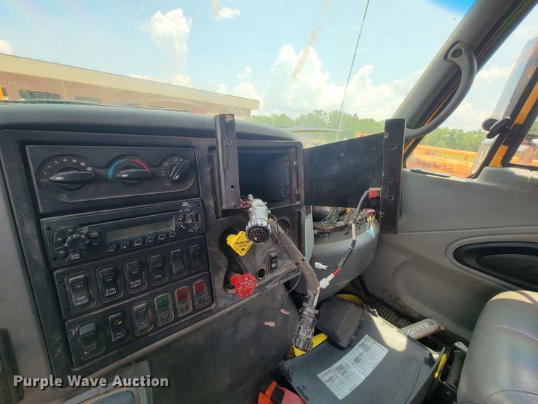 image for item IF9958 2006 International 7400  dump truck