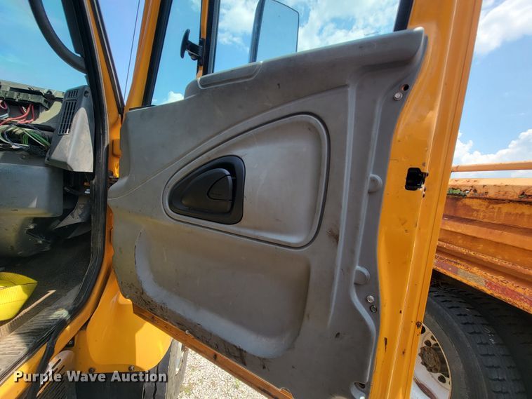 image for item IF9958 2006 International 7400  dump truck