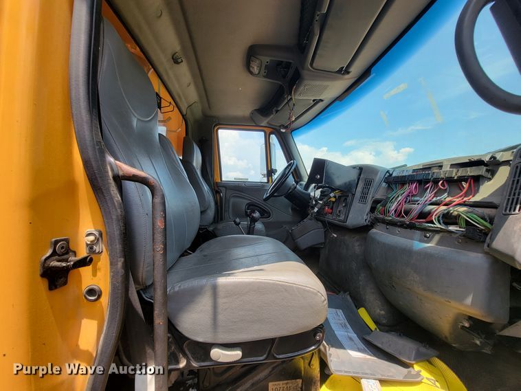 image for item IF9958 2006 International 7400  dump truck