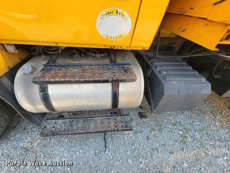 image for item IF9958 2006 International 7400  dump truck