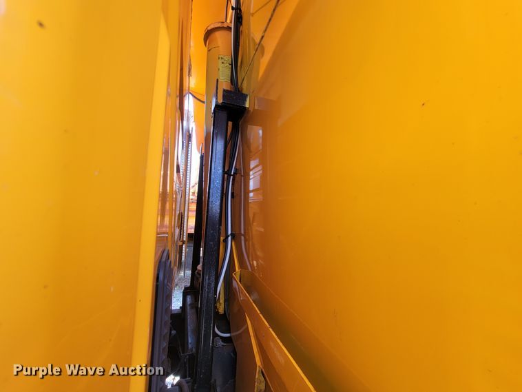 image for item IF9958 2006 International 7400  dump truck