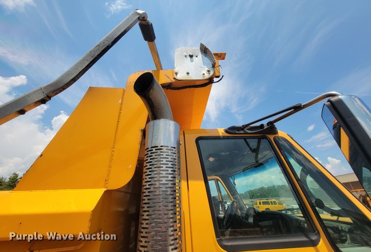 image for item IF9958 2006 International 7400  dump truck