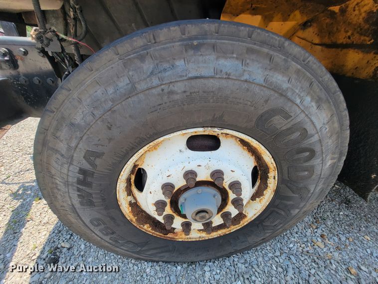 image for item IF9958 2006 International 7400  dump truck