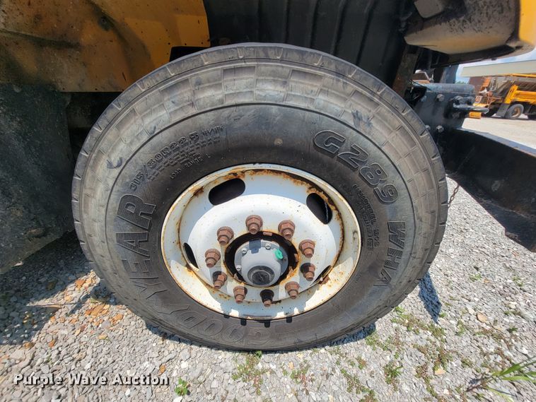 image for item IF9958 2006 International 7400  dump truck