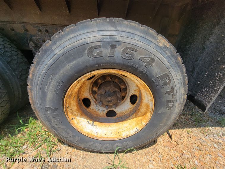 image for item IF9958 2006 International 7400  dump truck