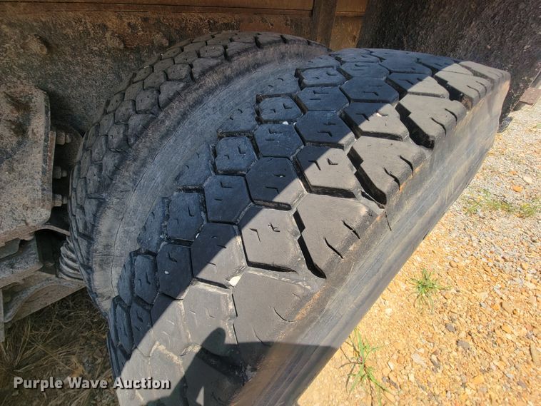 image for item IF9958 2006 International 7400  dump truck