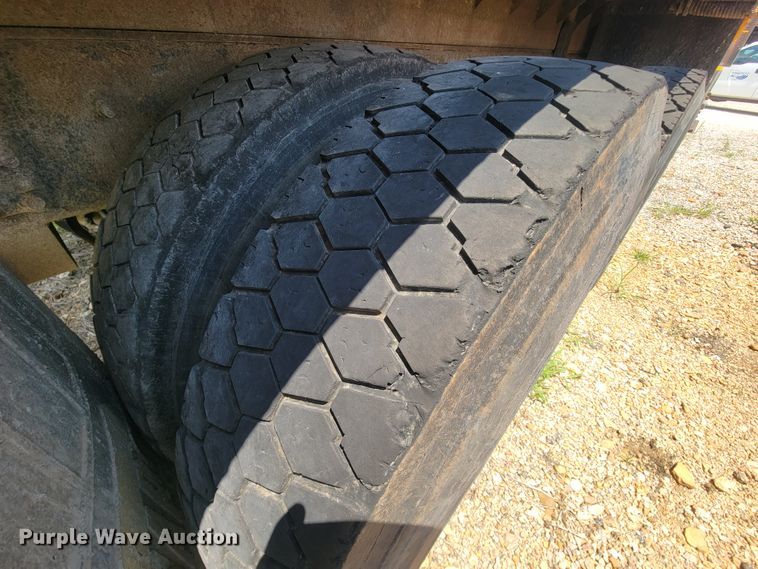 image for item IF9958 2006 International 7400  dump truck