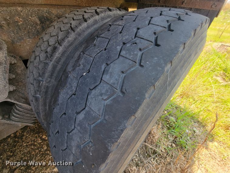 image for item IF9958 2006 International 7400  dump truck