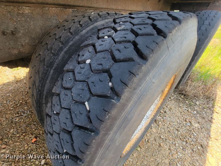 image for item IF9958 2006 International 7400  dump truck