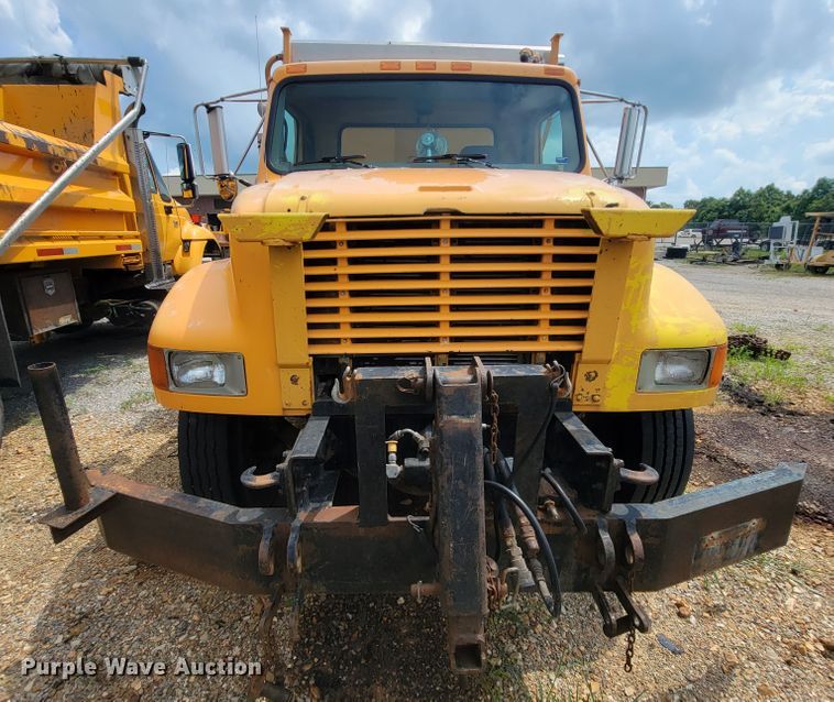 image for item IF9959 2001 International 4900  dump truck
