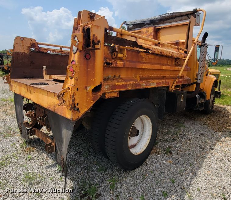 image for item IF9959 2001 International 4900  dump truck