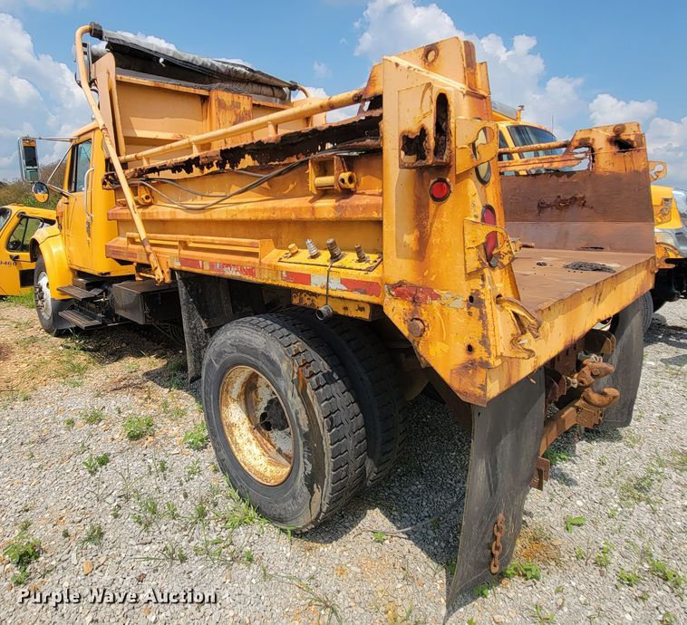 image for item IF9959 2001 International 4900  dump truck