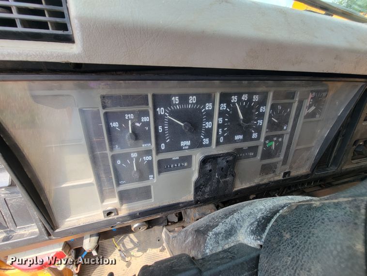 image for item IF9959 2001 International 4900  dump truck