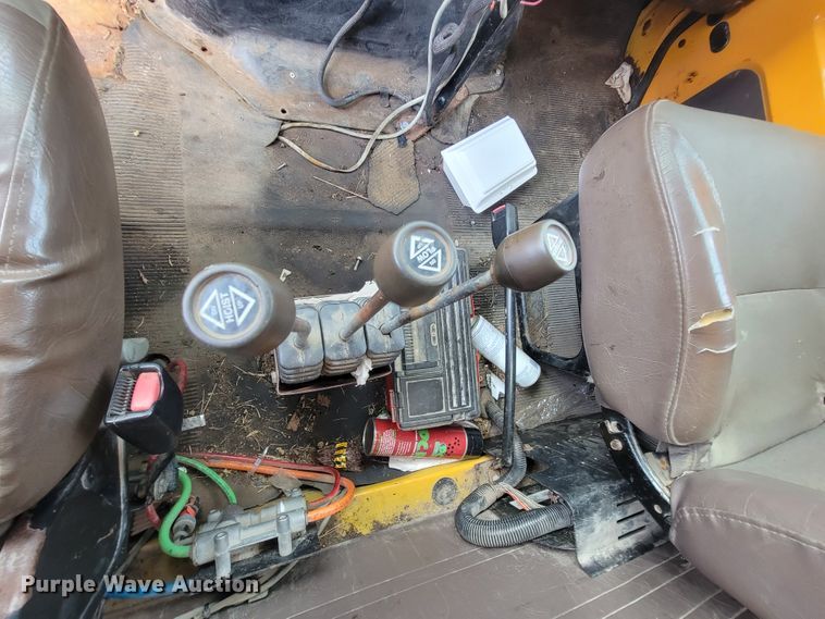 image for item IF9959 2001 International 4900  dump truck