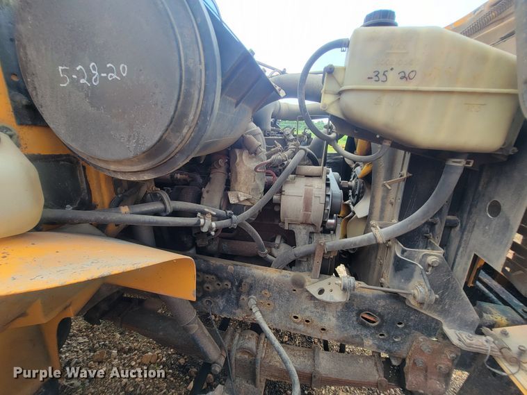 image for item IF9959 2001 International 4900  dump truck