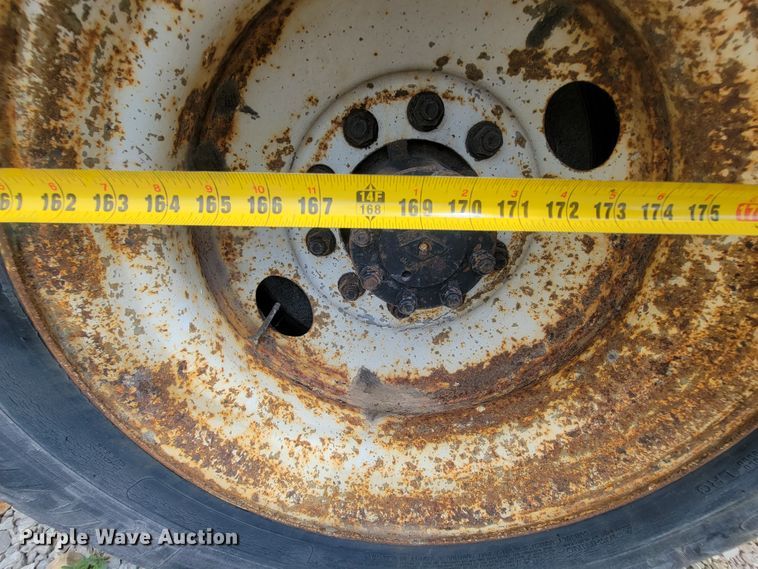 image for item IF9959 2001 International 4900  dump truck