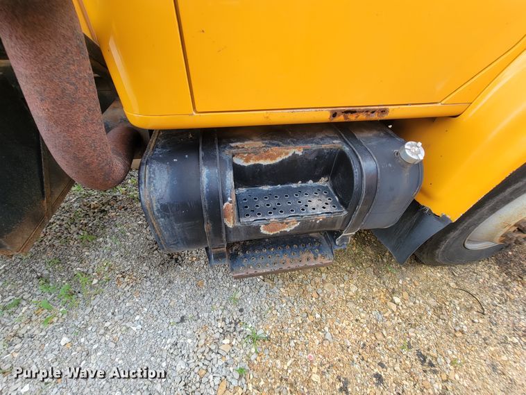 image for item IF9959 2001 International 4900  dump truck