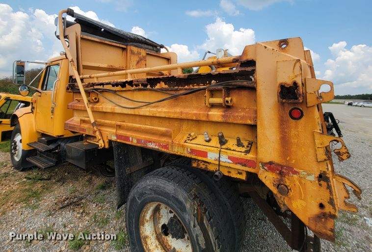 image for item IF9959 2001 International 4900  dump truck