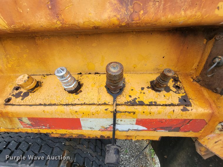 image for item IF9959 2001 International 4900  dump truck