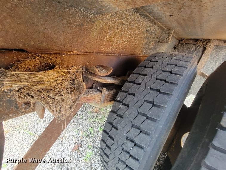 image for item IF9959 2001 International 4900  dump truck