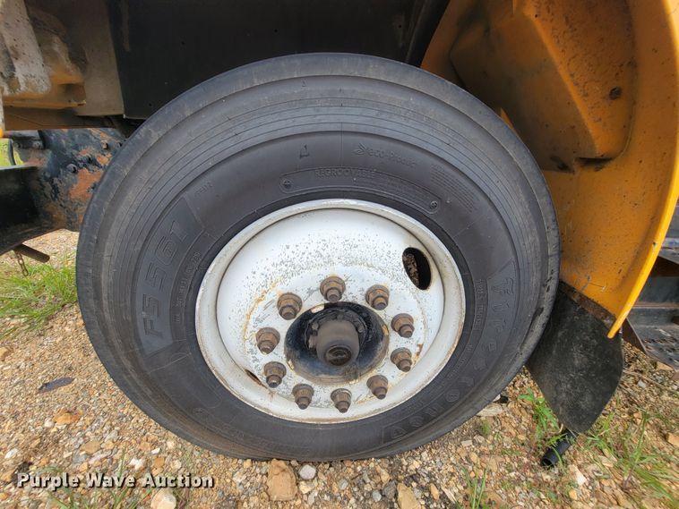 image for item IF9959 2001 International 4900  dump truck