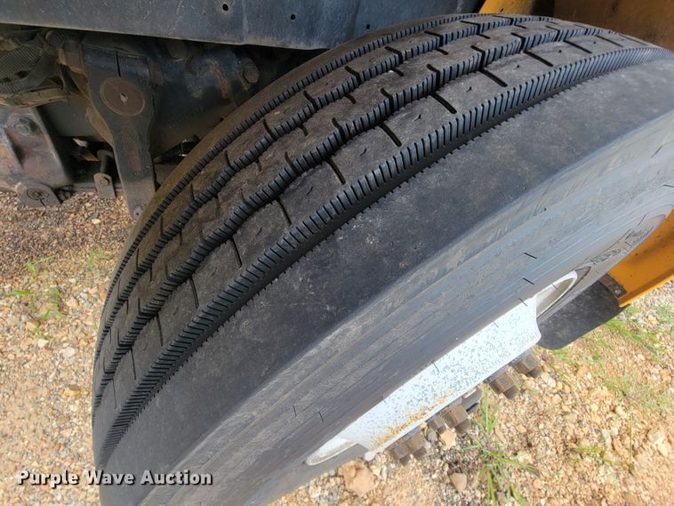 image for item IF9959 2001 International 4900  dump truck