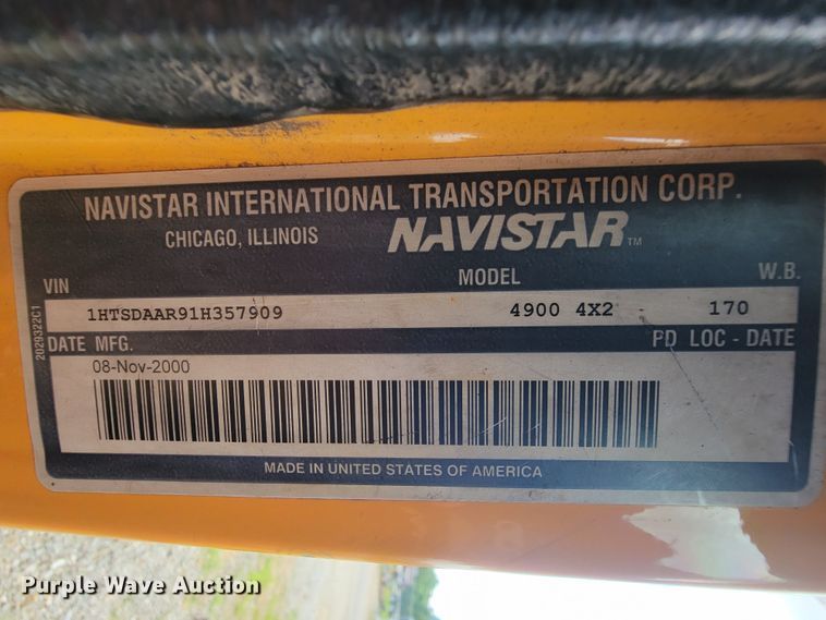 image for item IF9959 2001 International 4900  dump truck