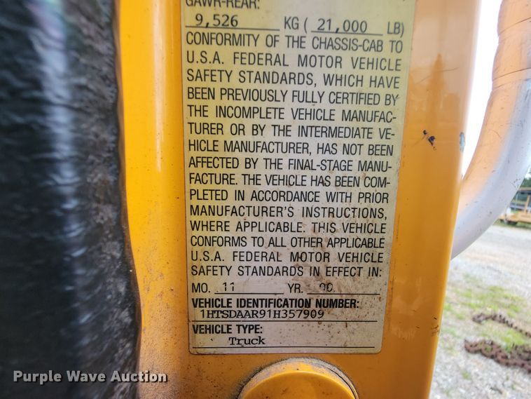 image for item IF9959 2001 International 4900  dump truck