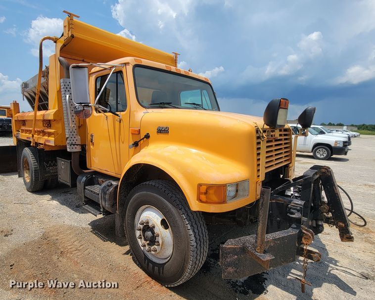image for item IF9962 2000 International 4900  dump truck