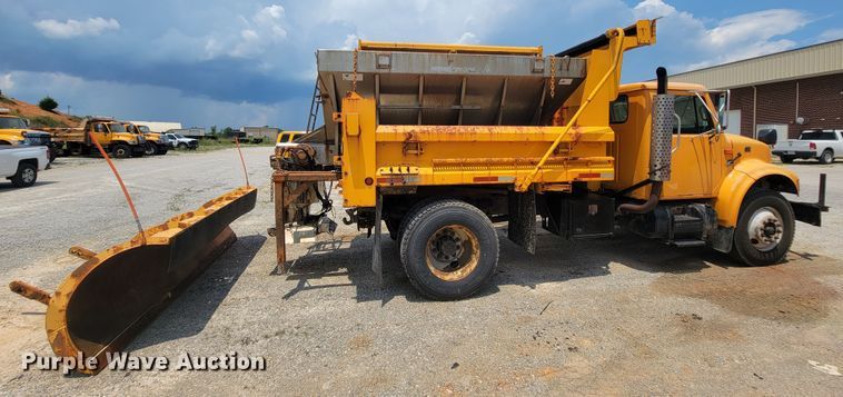 image for item IF9962 2000 International 4900  dump truck