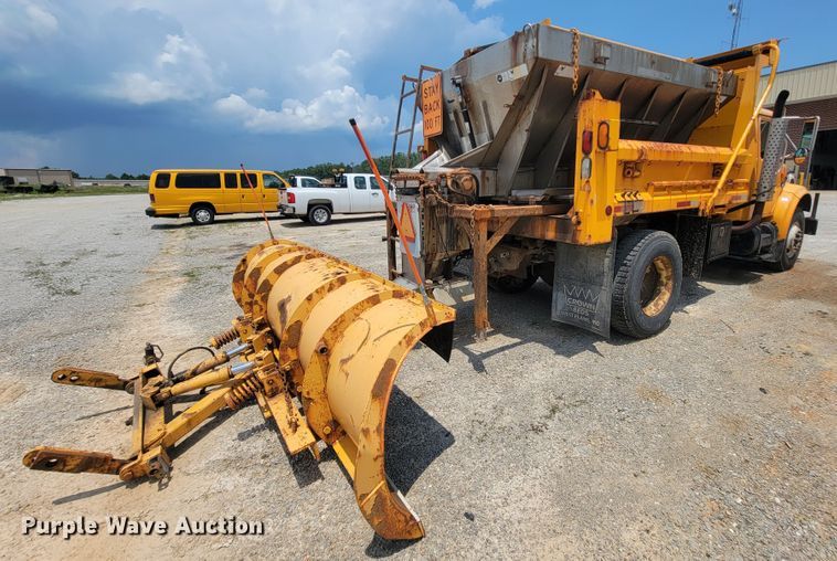 image for item IF9962 2000 International 4900  dump truck