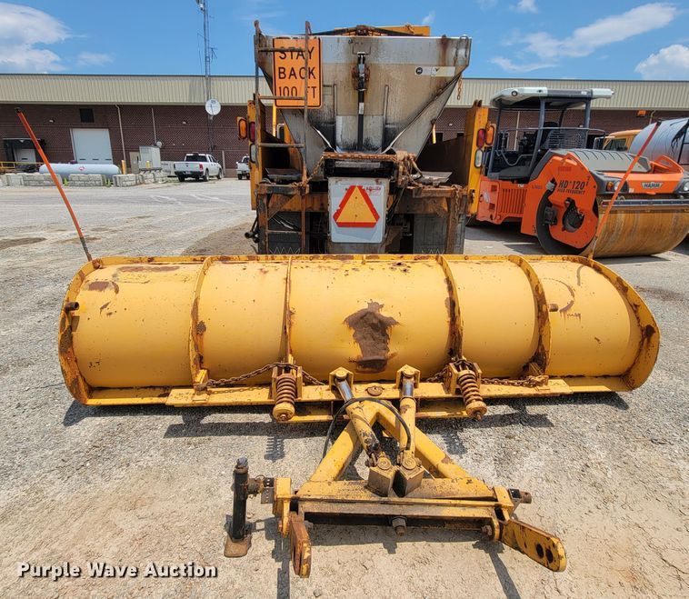 image for item IF9962 2000 International 4900  dump truck