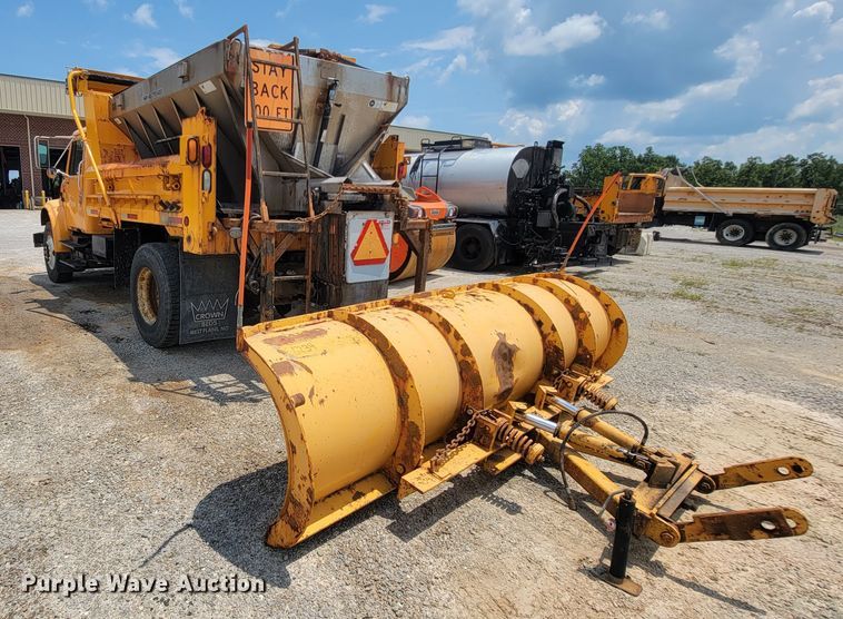 image for item IF9962 2000 International 4900  dump truck