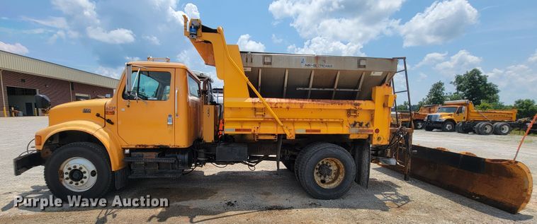 image for item IF9962 2000 International 4900  dump truck