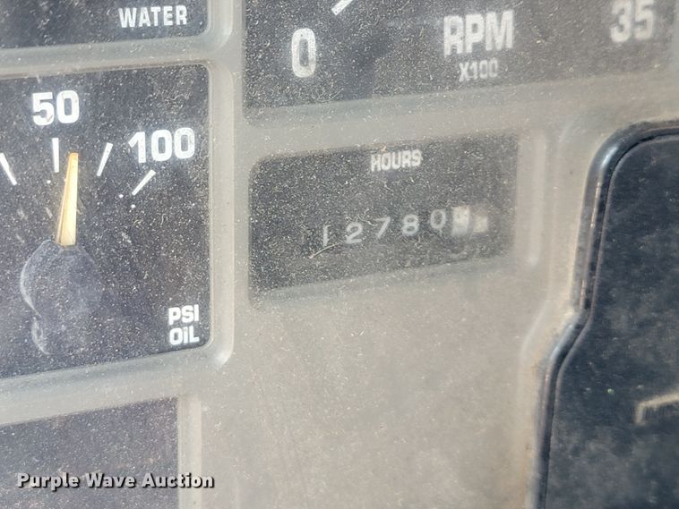 image for item IF9962 2000 International 4900  dump truck