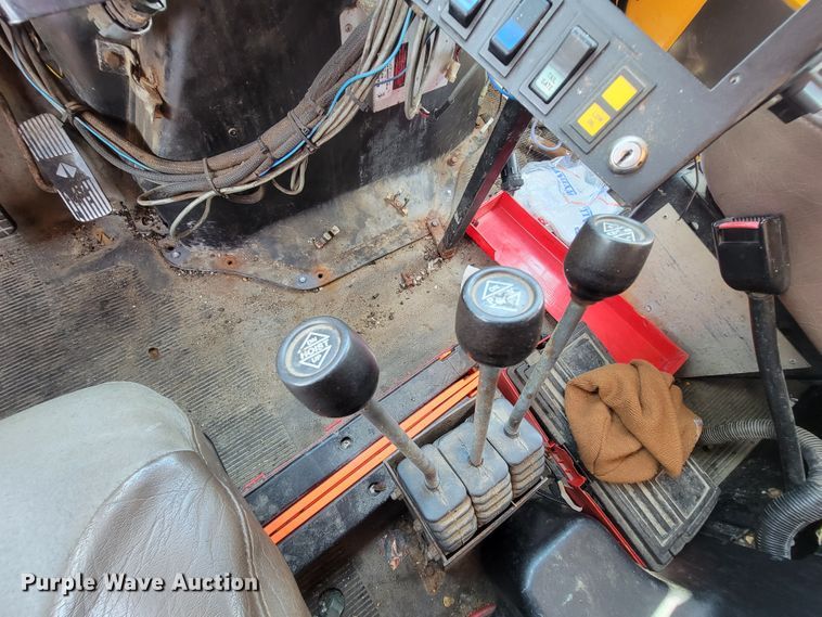 image for item IF9962 2000 International 4900  dump truck