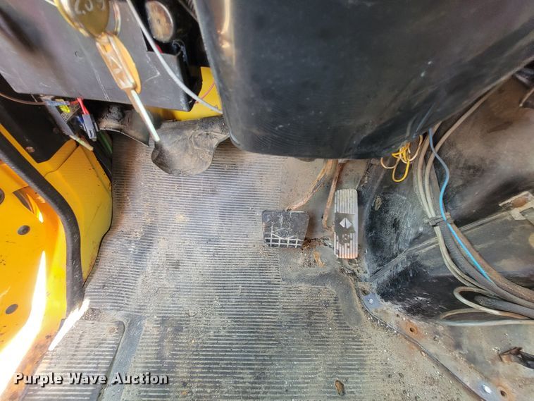 image for item IF9962 2000 International 4900  dump truck