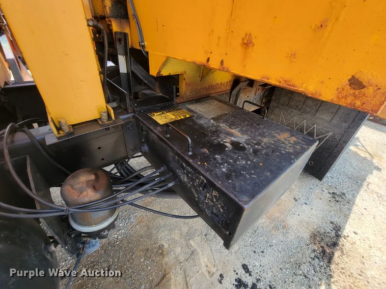 image for item IF9962 2000 International 4900  dump truck