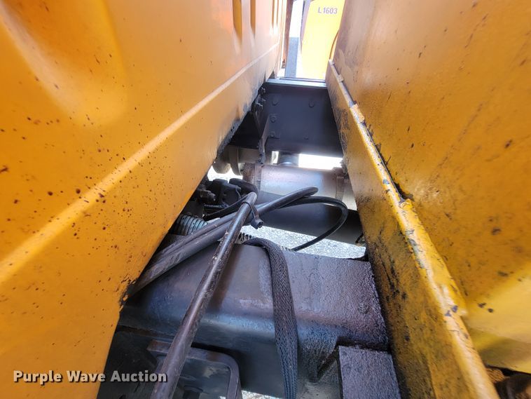 image for item IF9962 2000 International 4900  dump truck