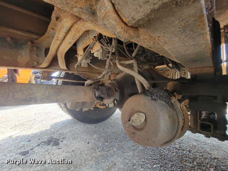 image for item IF9962 2000 International 4900  dump truck