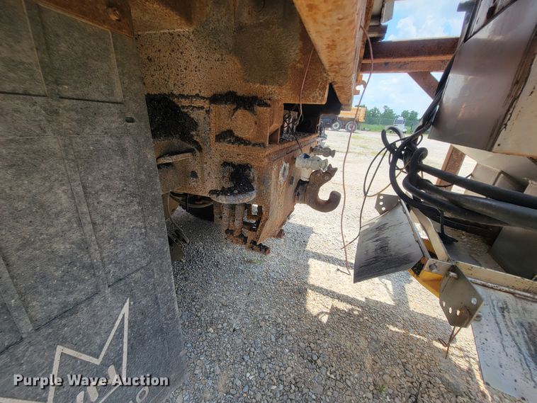 image for item IF9962 2000 International 4900  dump truck