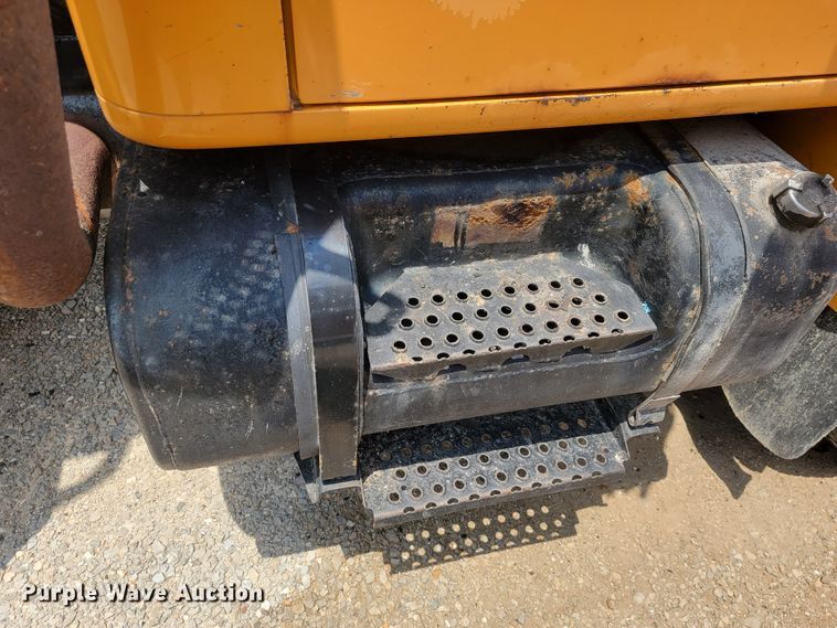 image for item IF9962 2000 International 4900  dump truck