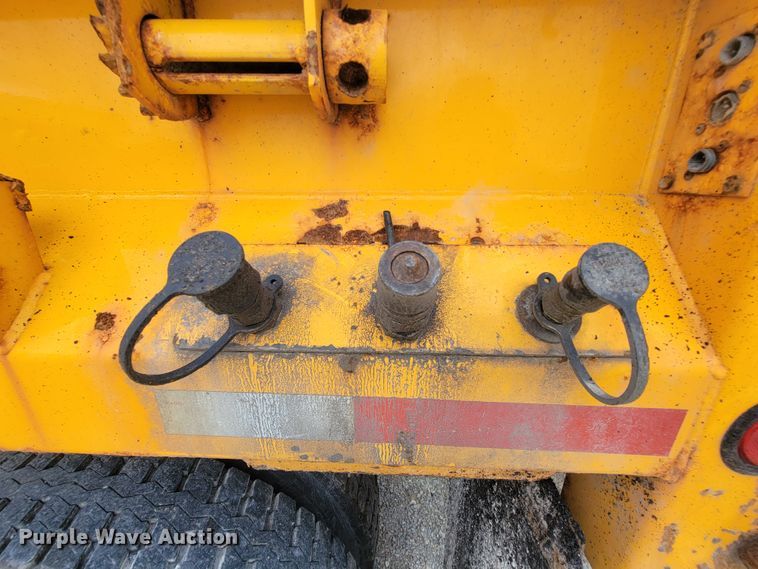 image for item IF9962 2000 International 4900  dump truck