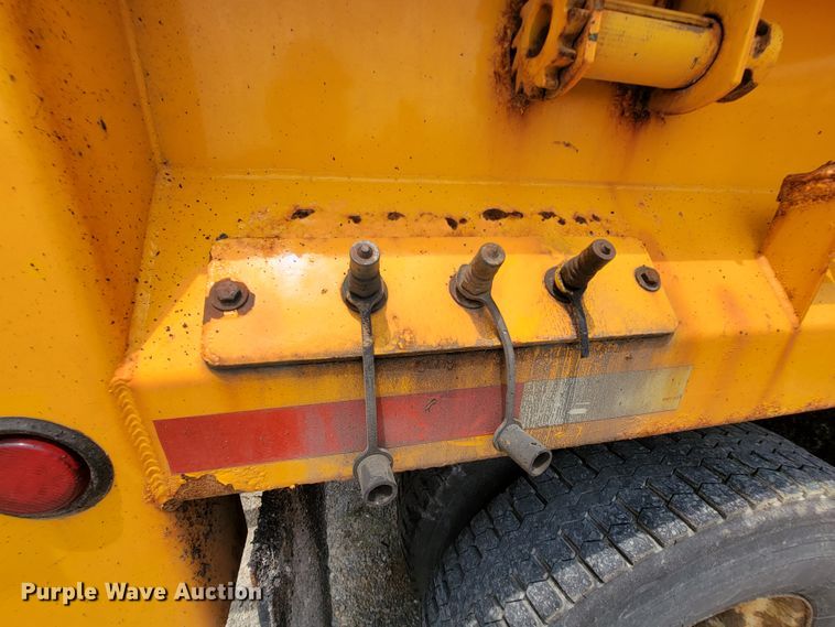 image for item IF9962 2000 International 4900  dump truck